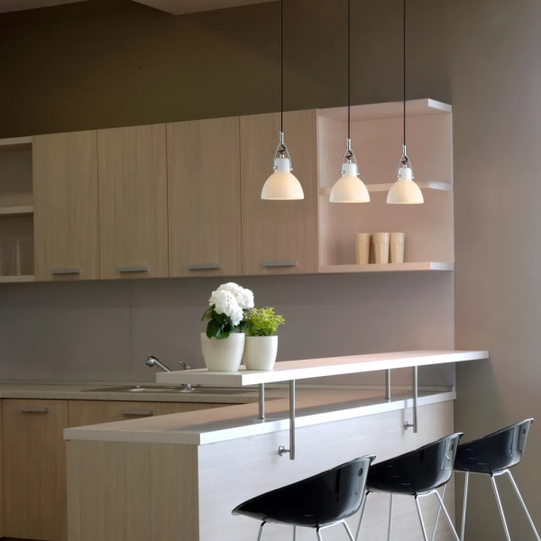 PENDENTE BAR D 14CM X 22CM 1XG9 127V / 220V BRANCO E CROMADO - OP057C